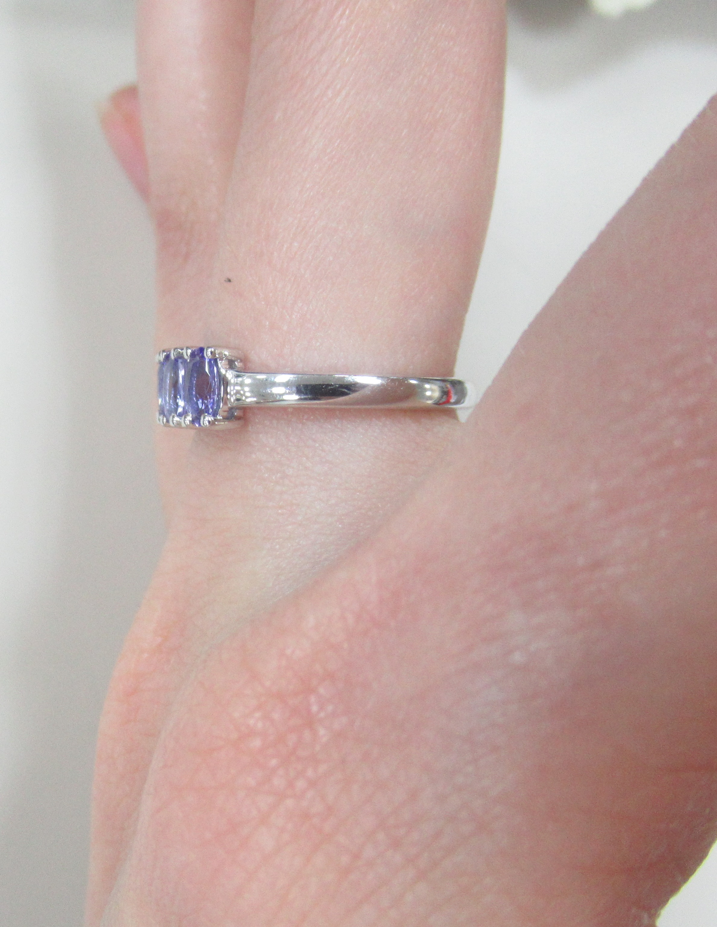 Серебряное кольцо с танзанитами